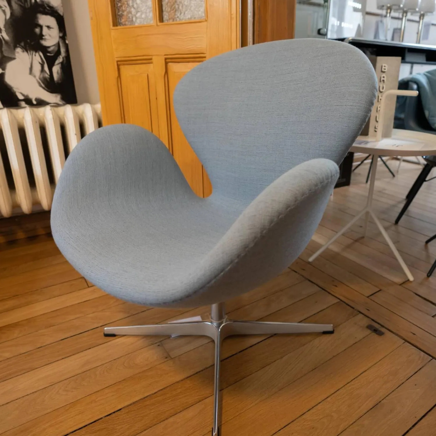 Fritz Hansen Relaxsessel|Sessel Der Schwan Stoff Christianshavn Hellblau Grau Meliert Gestell Verchromt