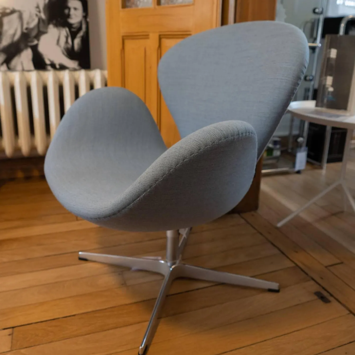 Fritz Hansen Relaxsessel|Sessel Der Schwan Stoff Christianshavn Hellblau Grau Meliert Gestell Verchromt