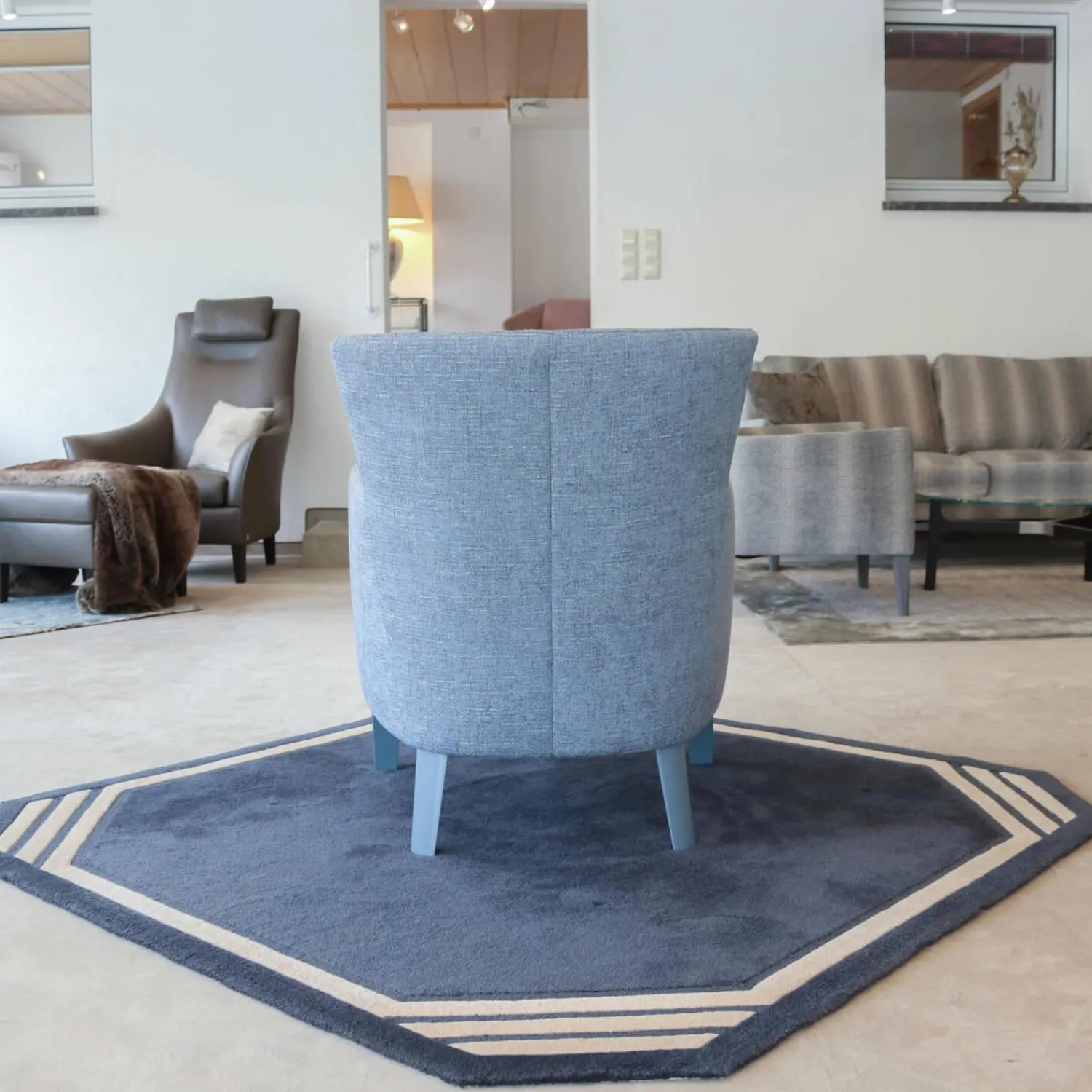 Bielefelder Werkstätten Relaxsessel|Sessel Donna Stoff Blaugrau Füße Blau Lackiert