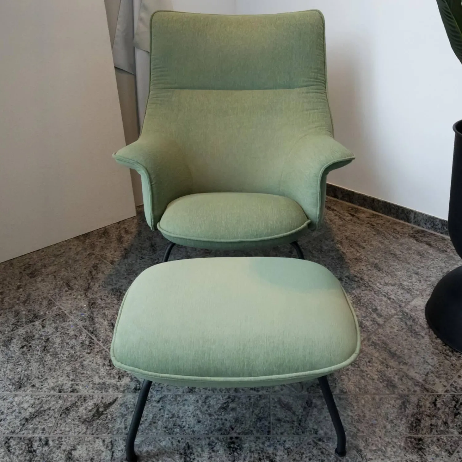 Muuto Loungesessel|Sessel Doze Loungechair Stoff Grün Gestell Stahl Anthracite Black Schwarz Mit Hocker Doze