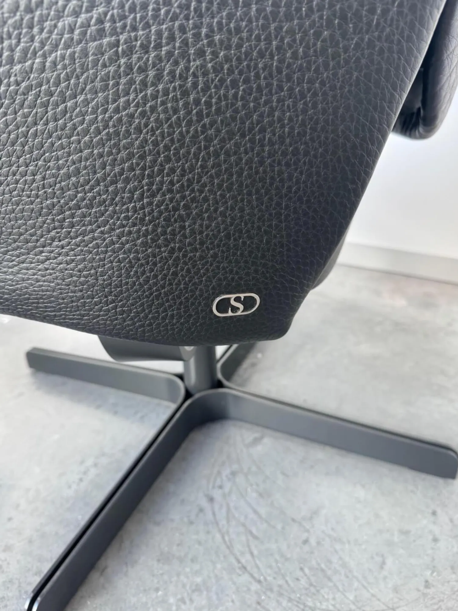 De Sede Relaxsessel|Sessel DS 343 Leder 10 Neck 11 Black Schwarz Gestell Metall Schwarzgrau Inklusive Hocker