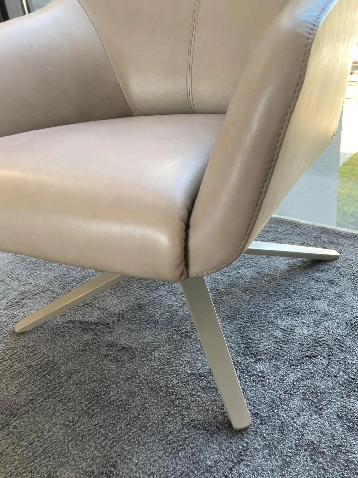 De Sede Loungesessel|Sessel DS 278-01 Leder Naturale Taupe Crème-Beige Vier-Sternfuss Taupe Lackiert Drehbar