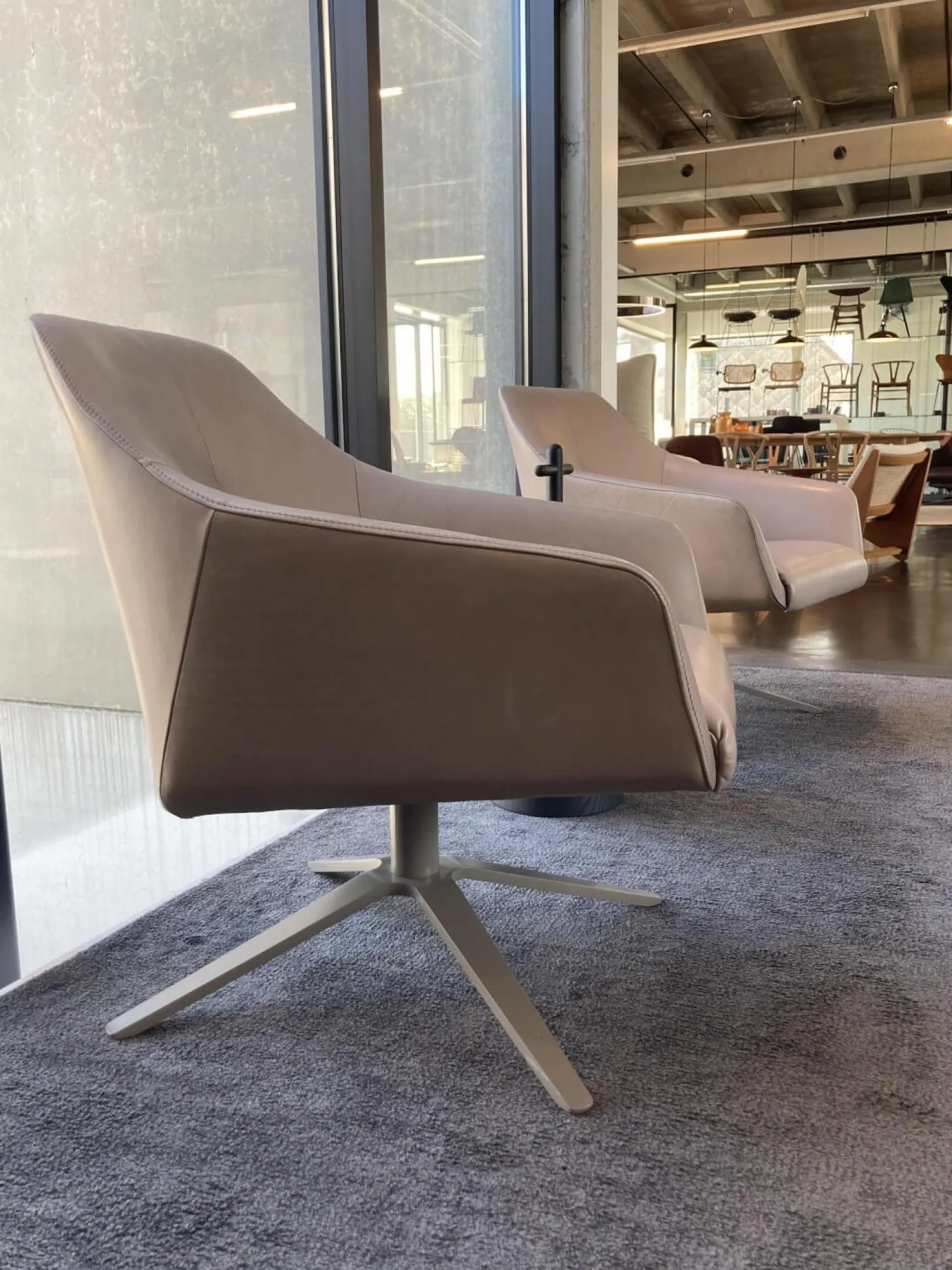 De Sede Loungesessel|Sessel DS 278-01 Leder Naturale Taupe Crème-Beige Vier-Sternfuss Taupe Lackiert Drehbar