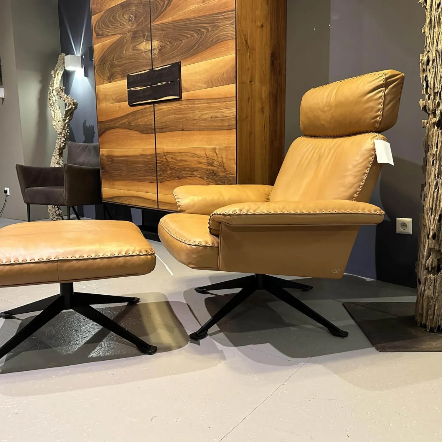 De Sede Relaxsessel|Sessel DS 0031 Leder Touch 25 Cuoio Braun Drehgestell 4 Sternfuß Schwarz Matt Beschichtet Mit Hocker DS-31