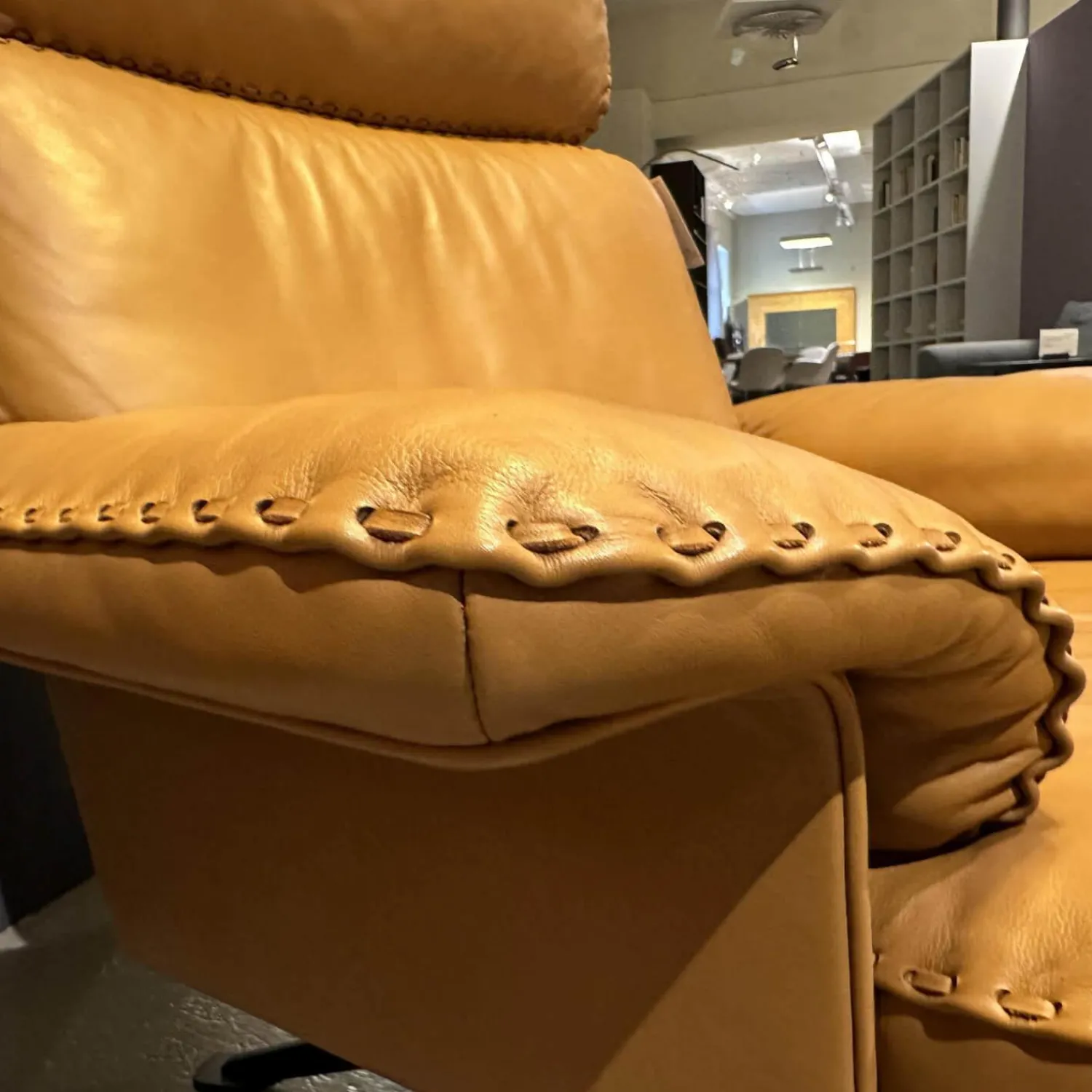 De Sede Relaxsessel|Sessel DS 0031 Leder Touch 25 Cuoio Braun Drehgestell 4 Sternfuß Schwarz Matt Beschichtet Mit Hocker DS-31