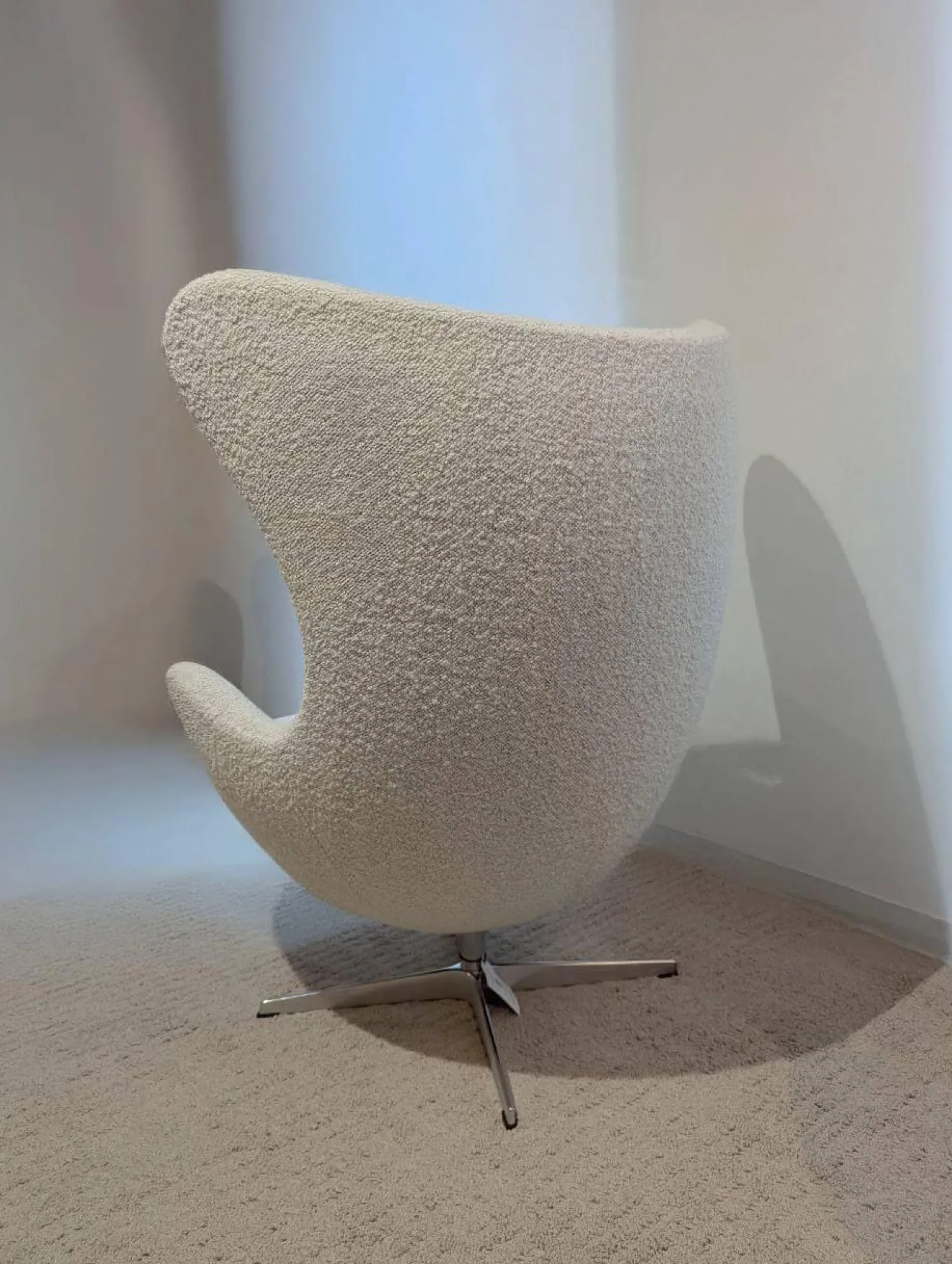 Fritz Hansen Relaxsessel|Sessel Egg Chair Stoff Karakorum Ecumee 007 Weiß Kreuzfuß Aluminium