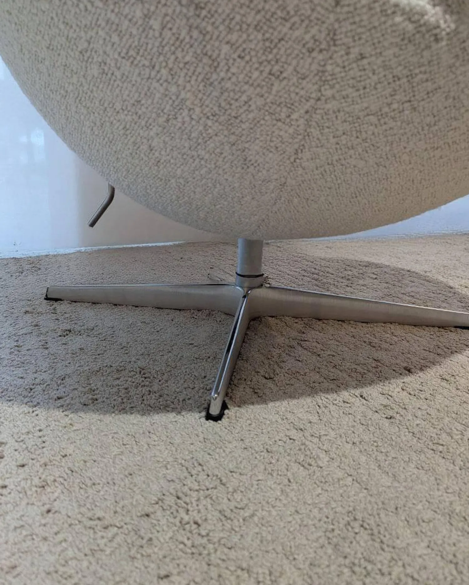 Fritz Hansen Relaxsessel|Sessel Egg Chair Stoff Karakorum Ecumee 007 Weiß Kreuzfuß Aluminium