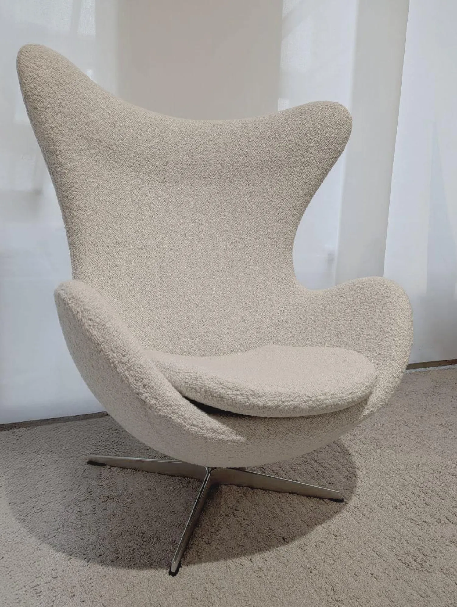 Fritz Hansen Relaxsessel|Sessel Egg Chair Stoff Karakorum Ecumee 007 Weiß Kreuzfuß Aluminium