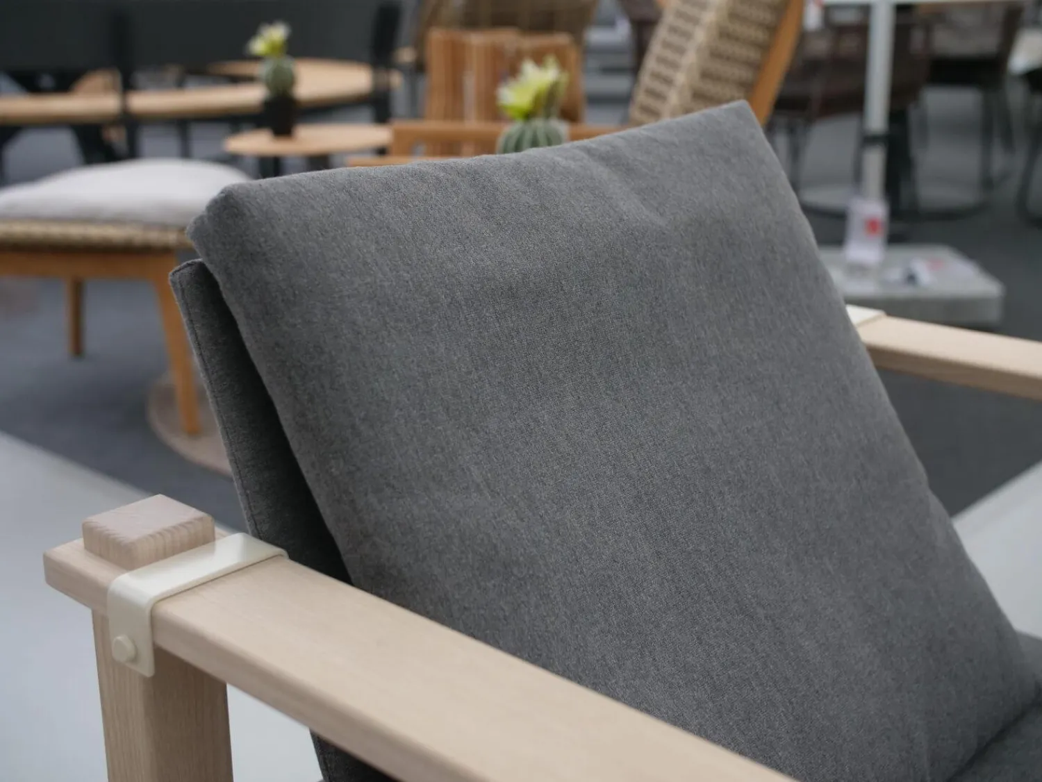 COR Gartentische|Gartenstühle|Sessel Farmer Stoff 5091 Mittelgrau Gestell Eiche Natur Geölt Inklusive Tisch