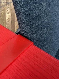 COR Loungemöbel|Sessel Farmer Stoff 5094 Schwarz Gestell Esche Geölt Pulver Rot P150 Mit Kunststoffgleitern Inklusive Tisch