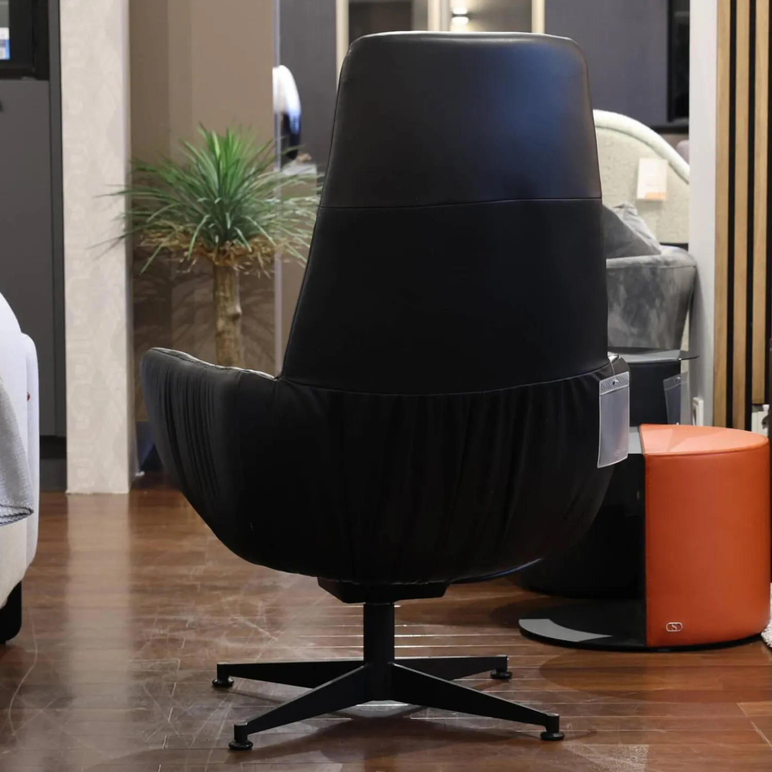 KFF Relaxsessel|Sessel Faye Casual Lounge Leder Sauvage 8105 Schwarz Gestell Metall Schwarz M02 Mit Kunststoffgleitern Inklusive Hocker