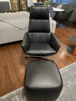 KFF Relaxsessel|Sessel Faye Casual Lounge Leder Sauvage 8105 Schwarz Gestell Metall Schwarz M02 Mit Kunststoffgleitern Inklusive Hocker