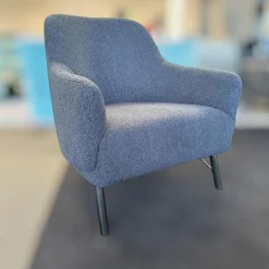 IP Design Loungesessel|Sessel Flow Bezug Chivasso Dunkelblau Füße Esche