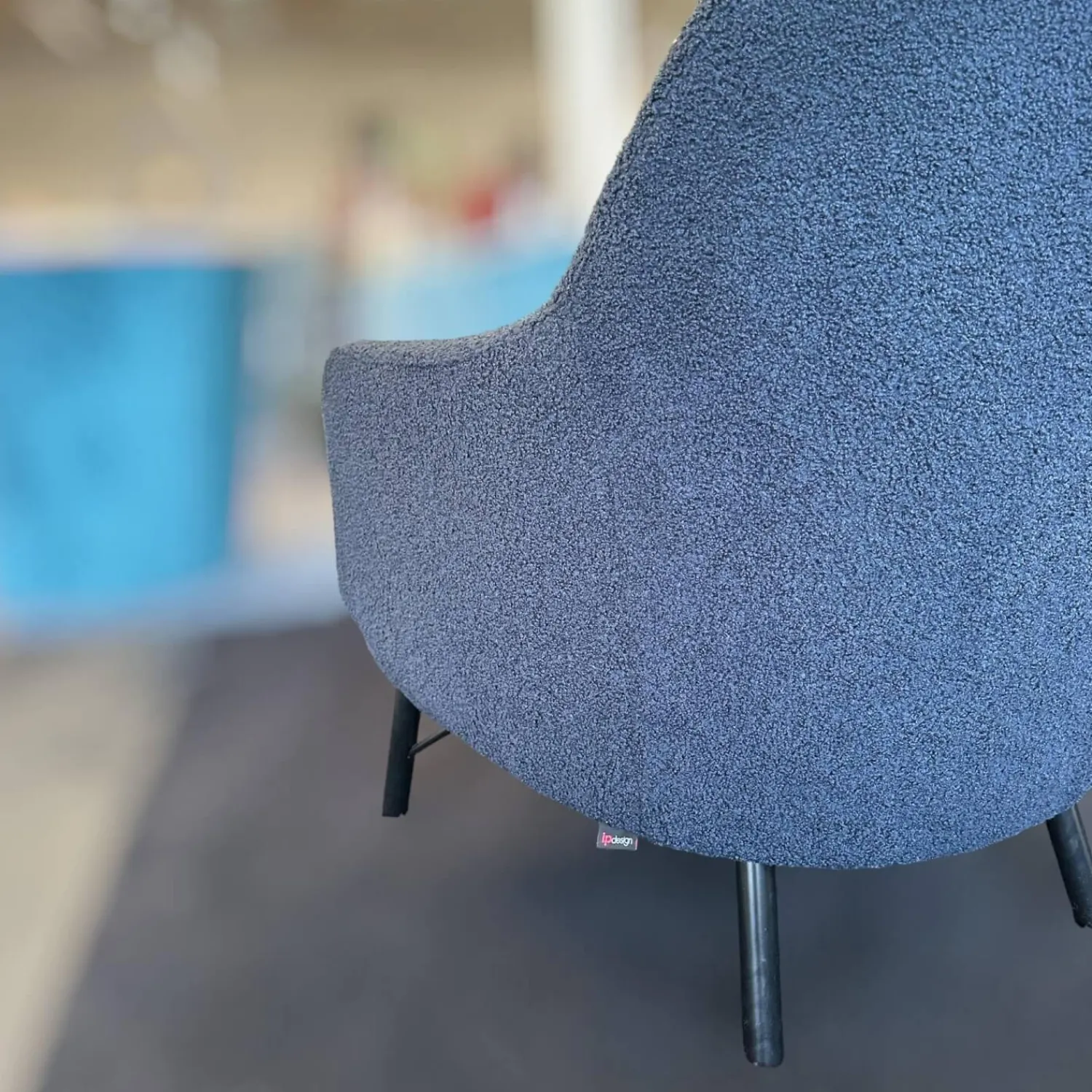 IP Design Loungesessel|Sessel Flow Bezug Chivasso Dunkelblau Füße Esche