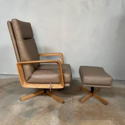 Signet Fernsehsessel|Relaxsessel|Sessel Gin Leder Prestige Walnuss Braun Gestell Eiche Massiv Geölt Inklusive Hocker