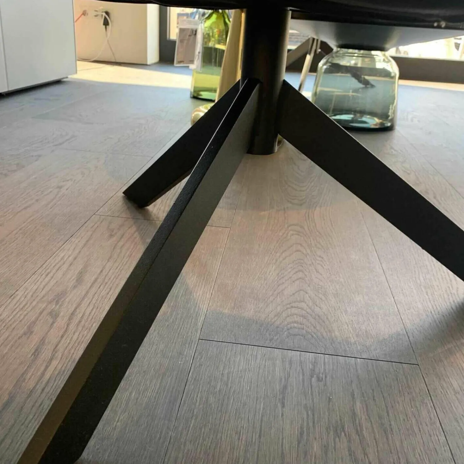 Papadatos Relaxsessel|Sessel Grace Drehbar Stoff Cat.J Villa D'este 02 Grau Gestell Dunkelbraun