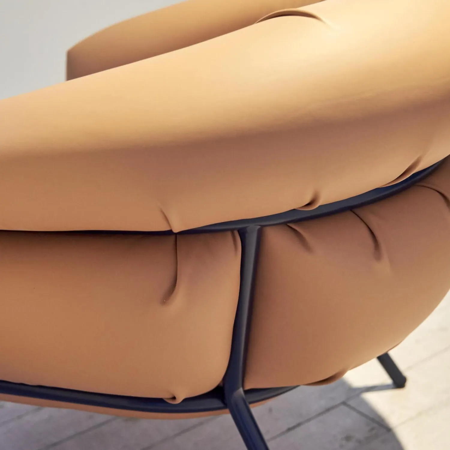 BD Barcelona Loungesessel|Sessel Grasso Bezug Leder Florida 2050 F Nude 22 Orange Gestell Blue 5011 Nachtblau