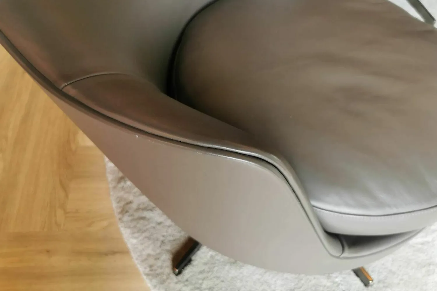 Flexform Relaxsessel|Sessel Guscioalto Leder de Luxe Grau Drehgestell Brüniert inkl. Nackenkissen