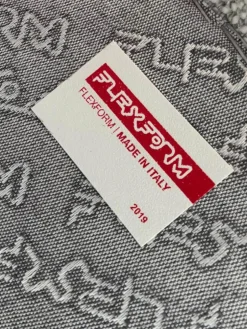 Flexform Relaxsessel|Sessel Guscioalto 015M41 Soft Stoff Top Topazio 990 Grau Gestell Metall Brüniert Inklusive Kissen