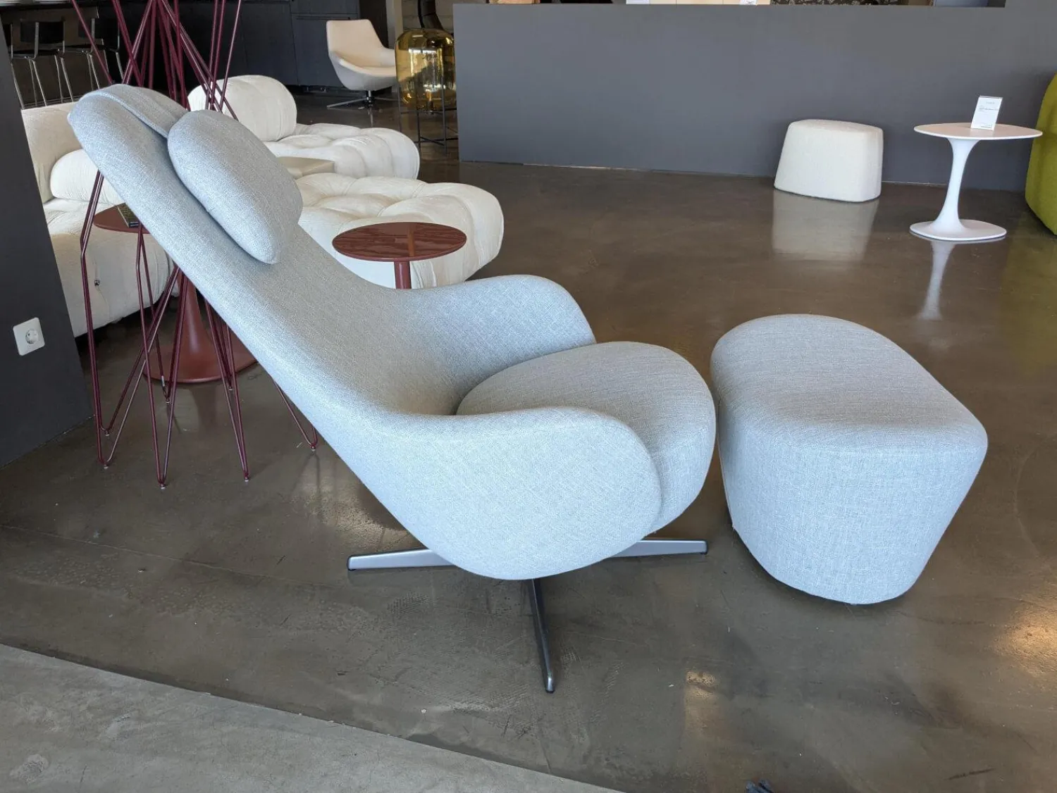 B&B Italia Relaxsessel|Sessel Harbor Laidback Stoff Lodi Salbeigrün Gestell Bronze mit Hocker