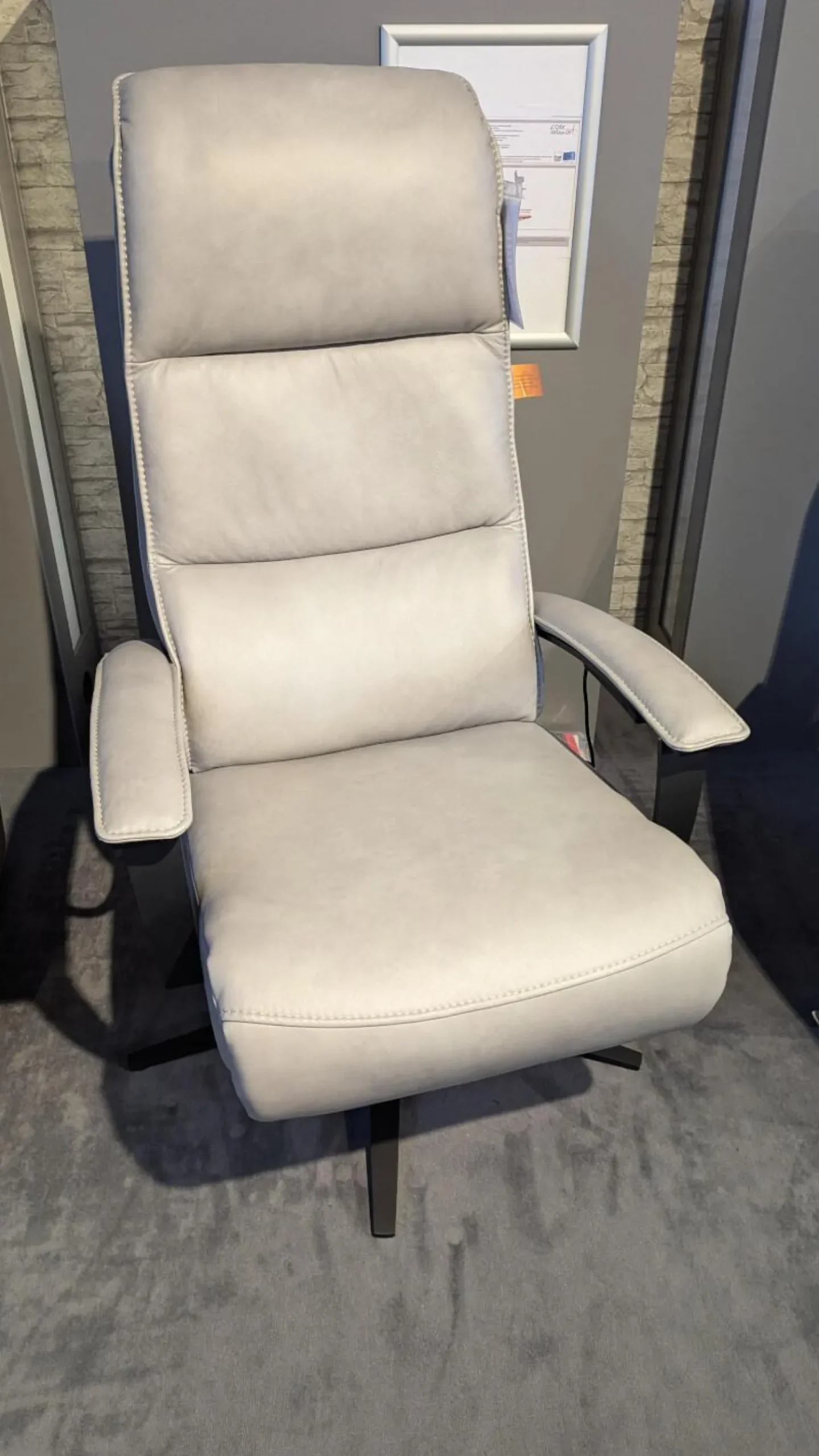 Hukla Relaxsessel|Sessel Hathi Large Leder Cloudy Alu Grau Sternfuß Metall Schwarz Verstellungen 2 Motorisch Mit Herz Waage Inklusive Massagefunktion