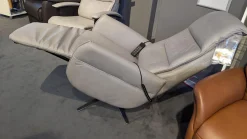 Hukla Relaxsessel|Sessel Hathi Leder Vivre Alu Grau Fuß V4 Edelstahl Mit Verstellung 2 Motorisch Und Aufstehhilfe Sowie Sitz und Rückenheitzung