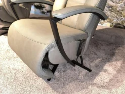 Hukla Relaxsessel|Sessel Henning Leder BelVita Olive 59 Beige Sternfuß Schwarz Inklusive Motorischer Verstellung