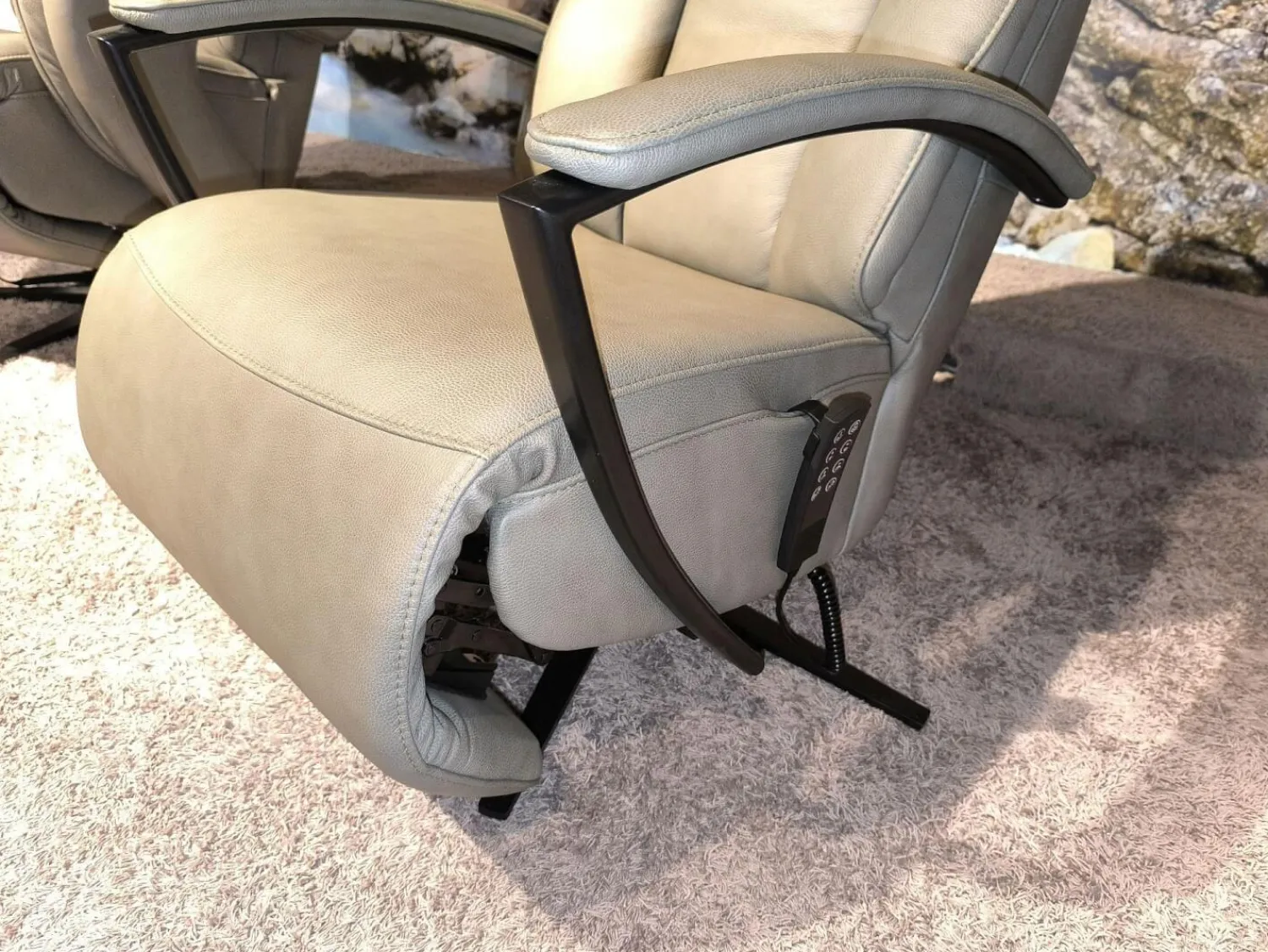 Hukla Relaxsessel|Sessel Henning Leder BelVita Olive 59 Beige Sternfuß Schwarz Inklusive Motorischer Verstellung