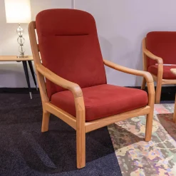 Dyrlund Relaxsessel|Sessel Hoch DY 1260H Stoff Comfort 0028 Rot Kernbuche Geölt