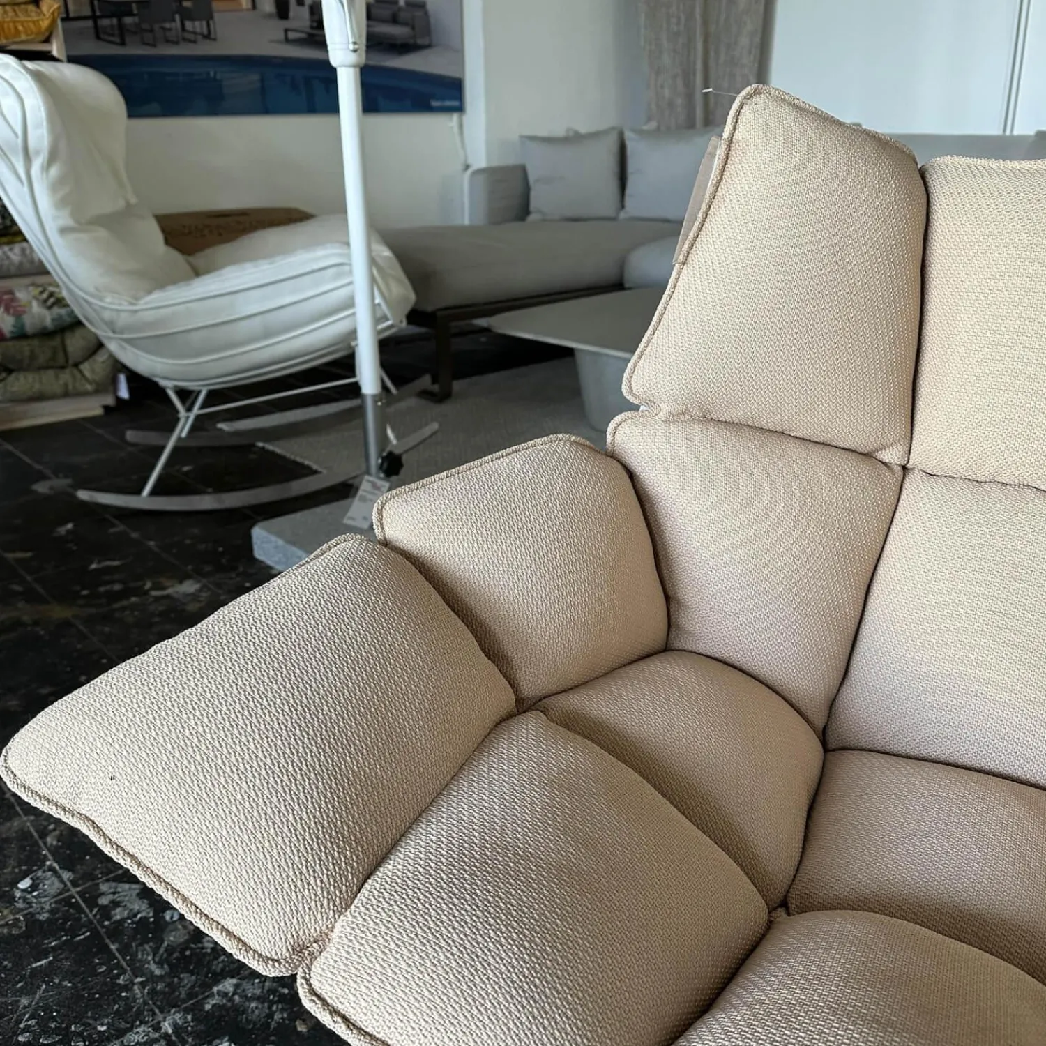 B&B Italia Loungesessel|Sessel Husk Outdoor Mit Armlehne Bezug Stoff Sila Altrosa Gestell Aluminium Weiß Lackiert