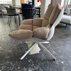 B&B Italia Loungesessel|Sessel Husk Outdoor Mit Armlehne Bezug Stoff Sila Altrosa Gestell Aluminium Weiß Lackiert