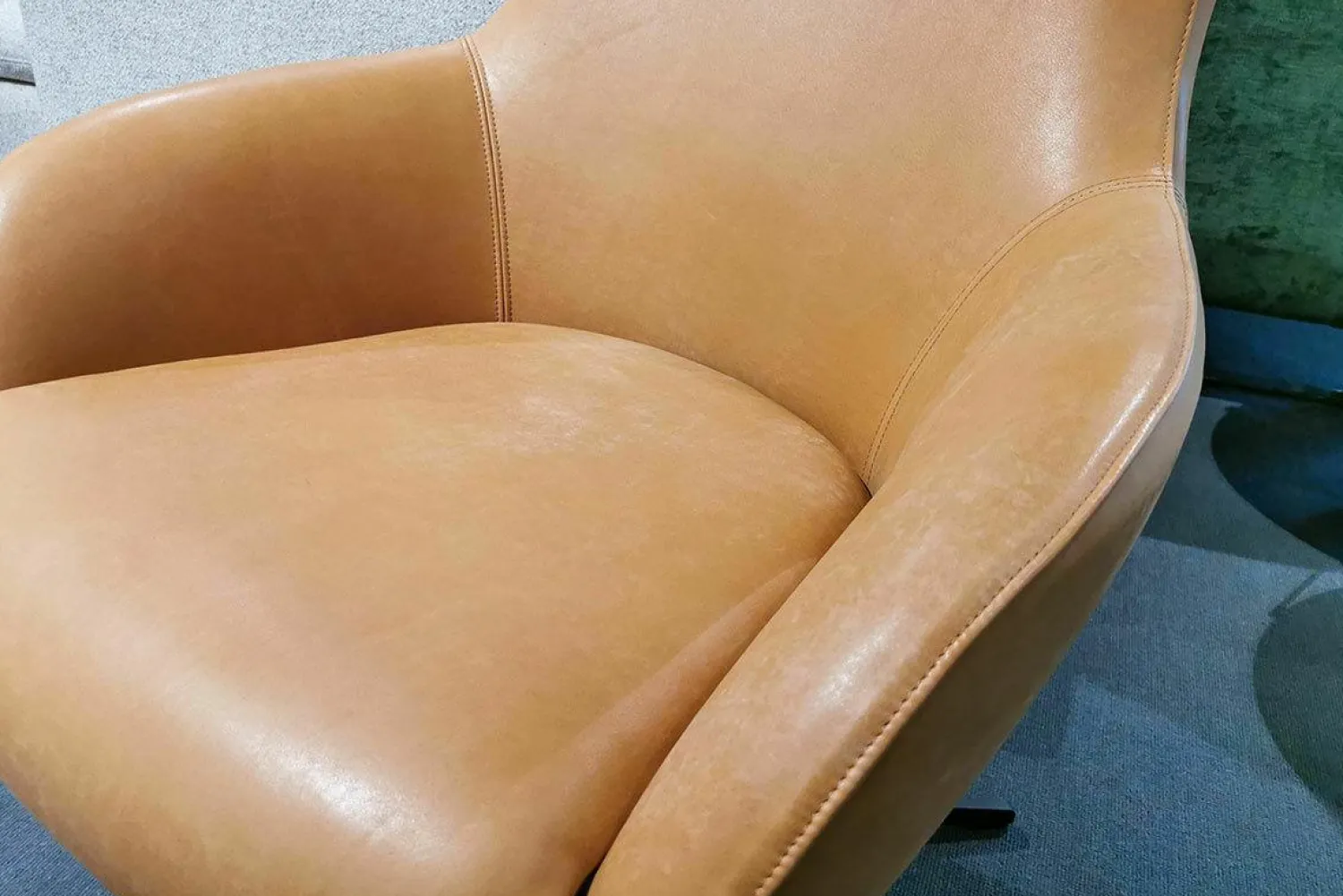 Signet Relaxsessel|Sessel Jester Leder Rancho Brandy Hellbraun Gestell Schwarz Pulverbeschichtet mit Hocker