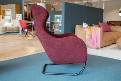 Wittmann Relaxsessel|Sessel Jolly Stoff Hug Me 010 Weinrot Gestell Schwarz Grau Pulverbeschichtet mit Kopfkissen