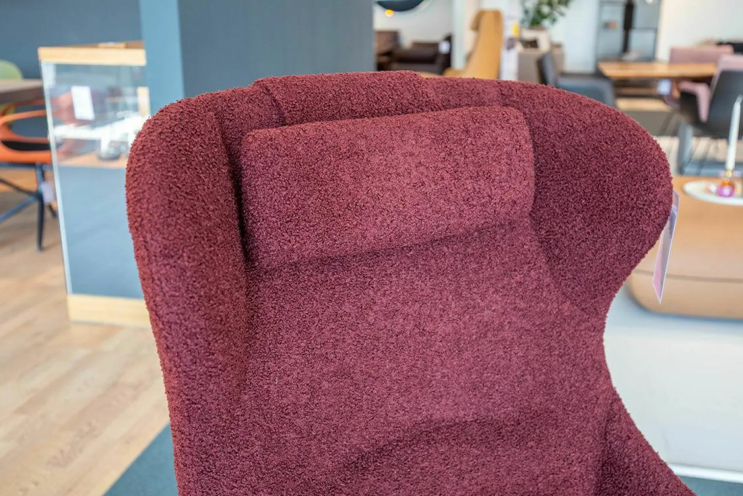 Wittmann Relaxsessel|Sessel Jolly Stoff Hug Me 010 Weinrot Gestell Schwarz Grau Pulverbeschichtet mit Kopfkissen