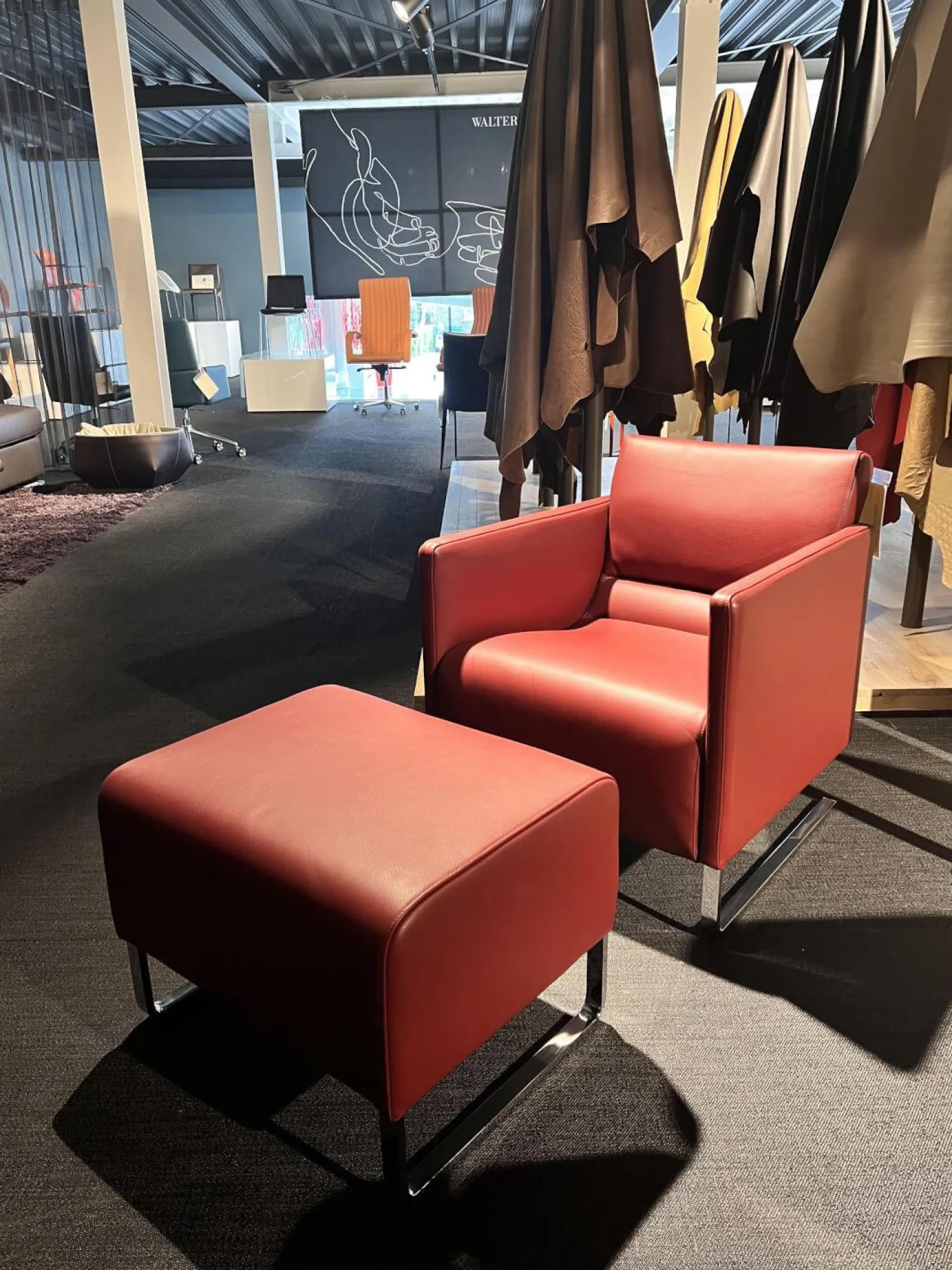 Dehlfing Loungesessel|Sessel Kelly Leder Sierra 129 Rot Kufengestell Metall Inklusive Hocker