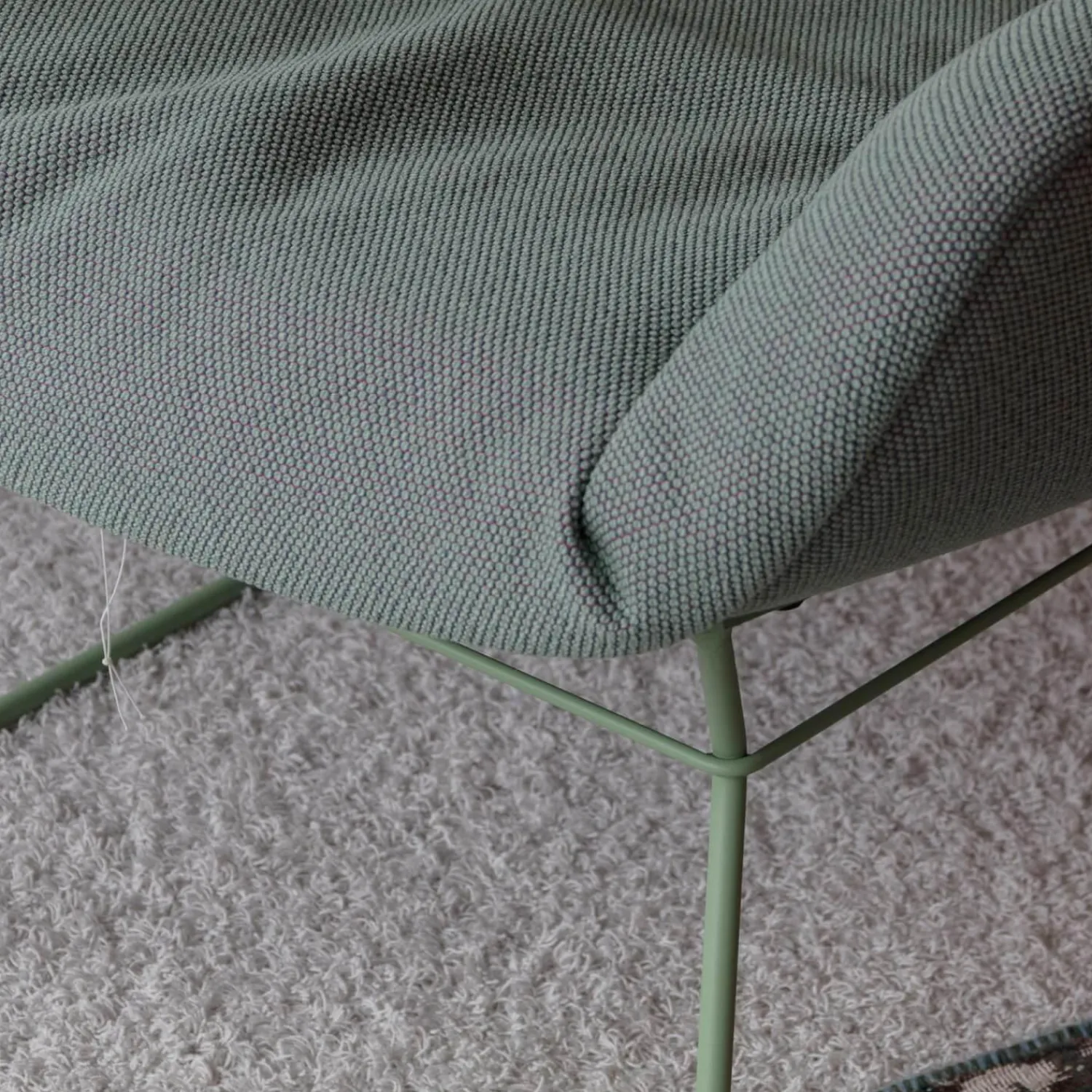 Freifrau Loungesessel|Sessel Leya Lounge Chair Stoff Opera Aloe Grau Drahtgestell RAL 6021 Blassgrün Grün Mit Kunststoffgleitern