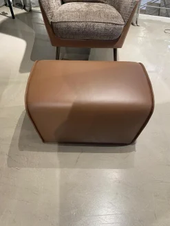 Christine Kröncke Loungesessel|Sessel Lilou Stoff Zoe 023 Terra Grau Braun Kopfteilkissen Leder Nappa Havanna Braun Gestell Metall Mit Hocker Derby Leder Nappa Havanna Braun Mit Ledenkissen