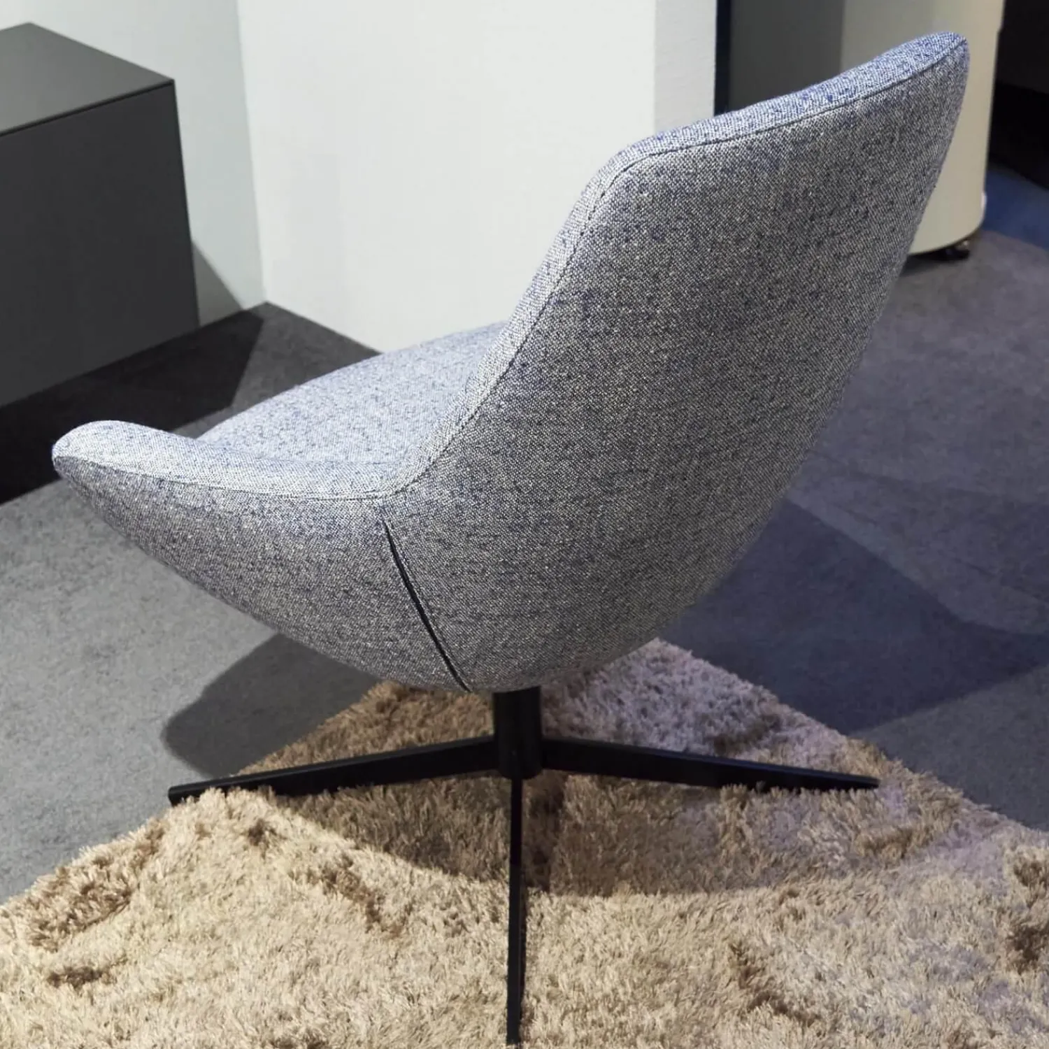 Brune Loungesessel|Sessel Liv 2181 Stoff 3lfm Spring Grau Blau Fußkreuz Stahl Schwarz Matt Pulverbeschichtet Mit Kunststoffgleitern