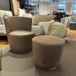 Sophisticated Living Loungesessel|Sessel Malia Lounge Bezug Leder Sauvage Cappuccino Braun Fuß Eiche Inklusive Hocker Bezug Leder Kenia Caffé Braun