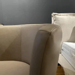 Sophisticated Living Loungesessel|Sessel Malia Lounge Bezug Leder Sauvage Cappuccino Braun Fuß Eiche Inklusive Hocker Bezug Leder Kenia Caffé Braun