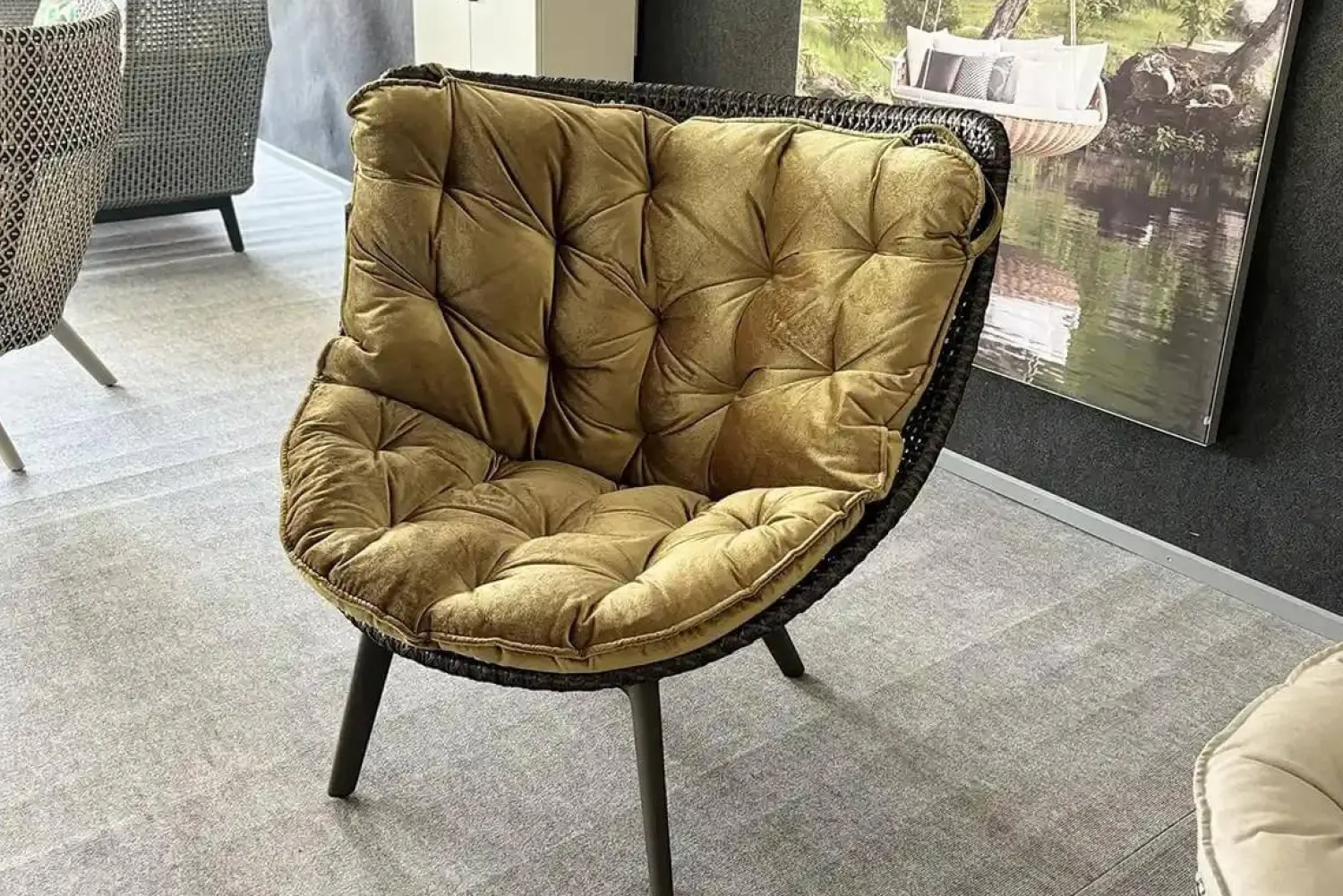 DEDON Loungesessel|Sessel Mbrace Polster Stoff E Olio 823 Gold Geflecht Arabica 126 Schwarz Gestell Black Pepper 317 Schwarz