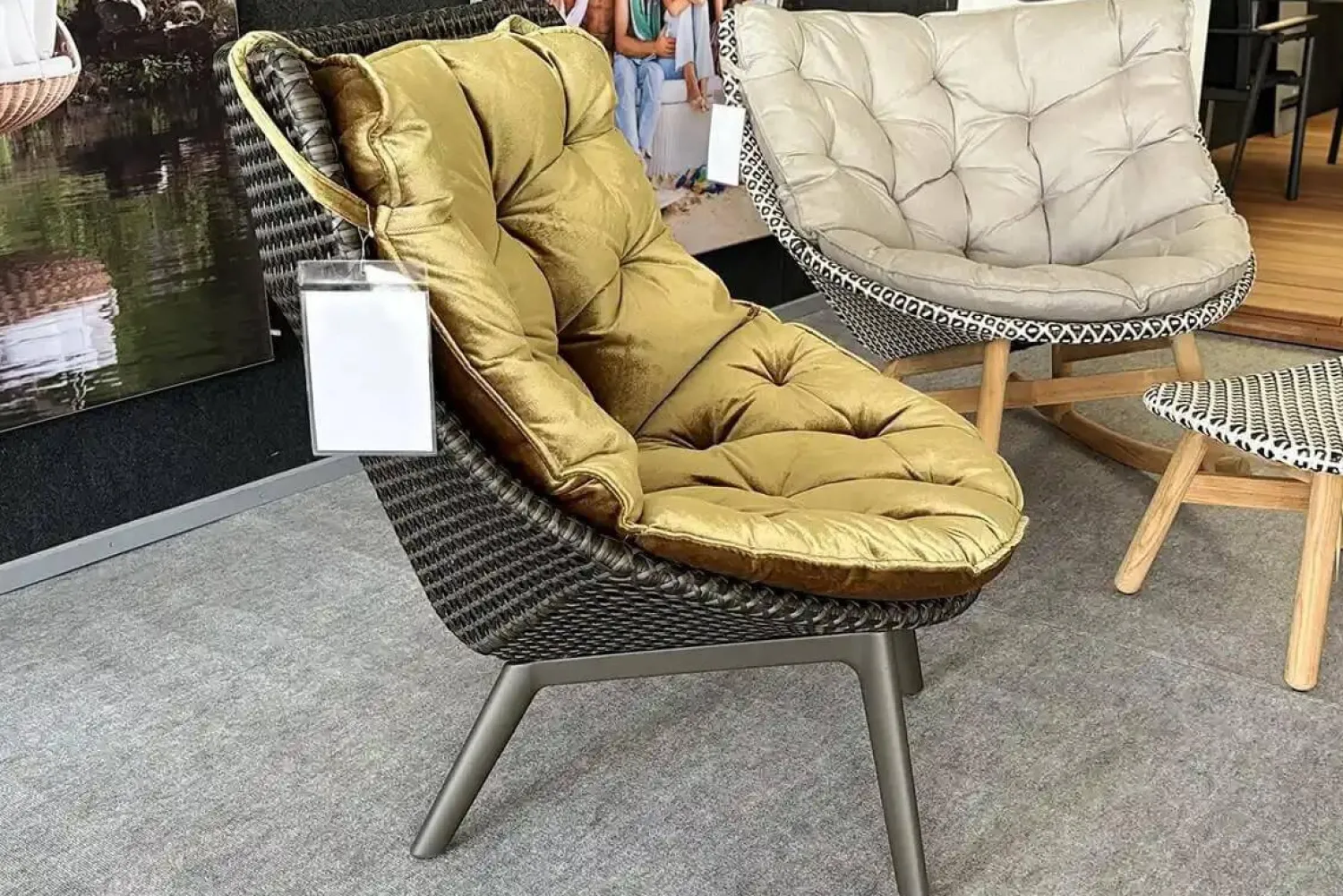 DEDON Loungesessel|Sessel Mbrace Polster Stoff E Olio 823 Gold Geflecht Arabica 126 Schwarz Gestell Black Pepper 317 Schwarz