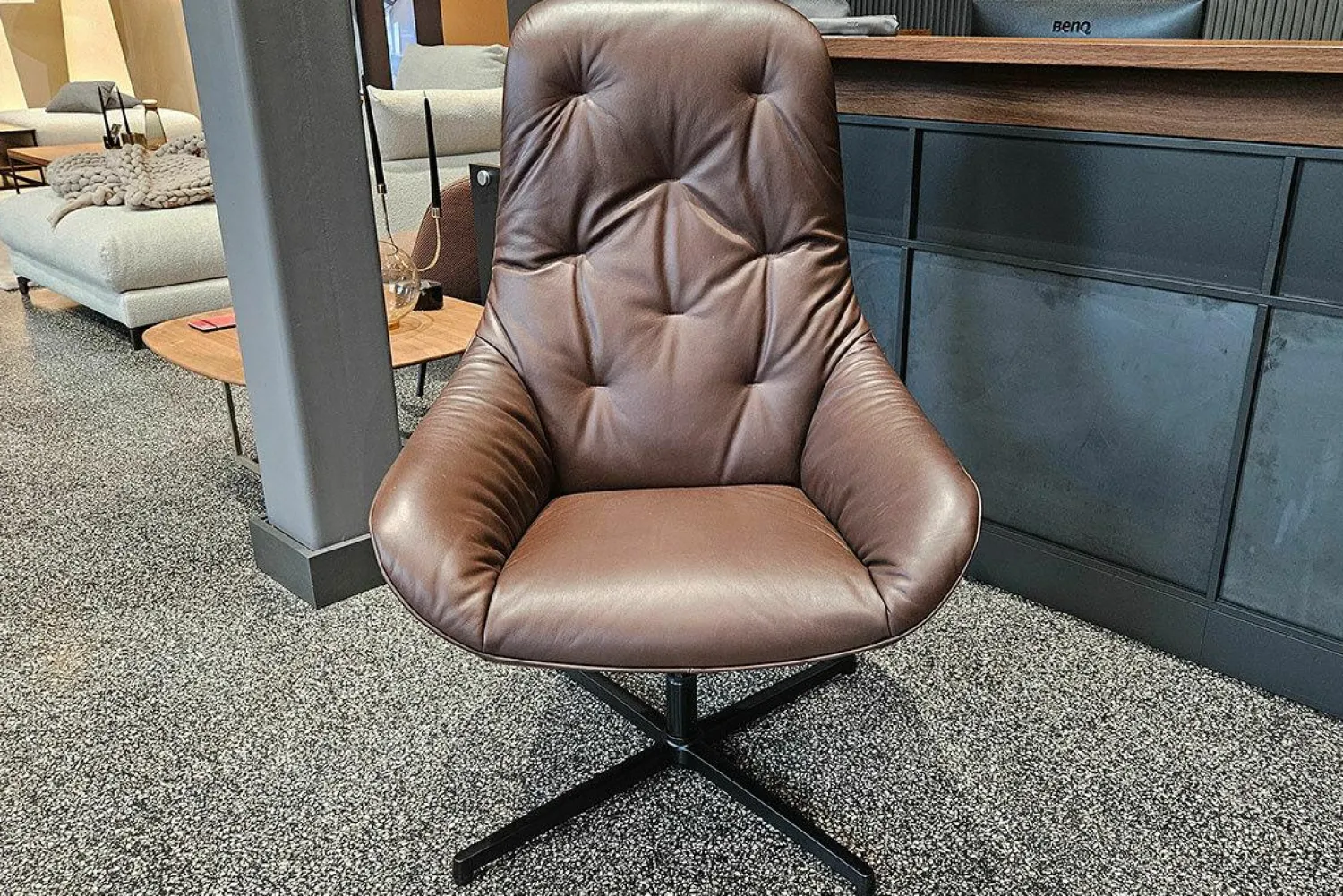 Rolf Benz Relaxsessel|Sessel Meg Soft Leder 42.102 Graubraun Gestell Aluminium Verkehrsschwarz mit Wipp-Mechanik