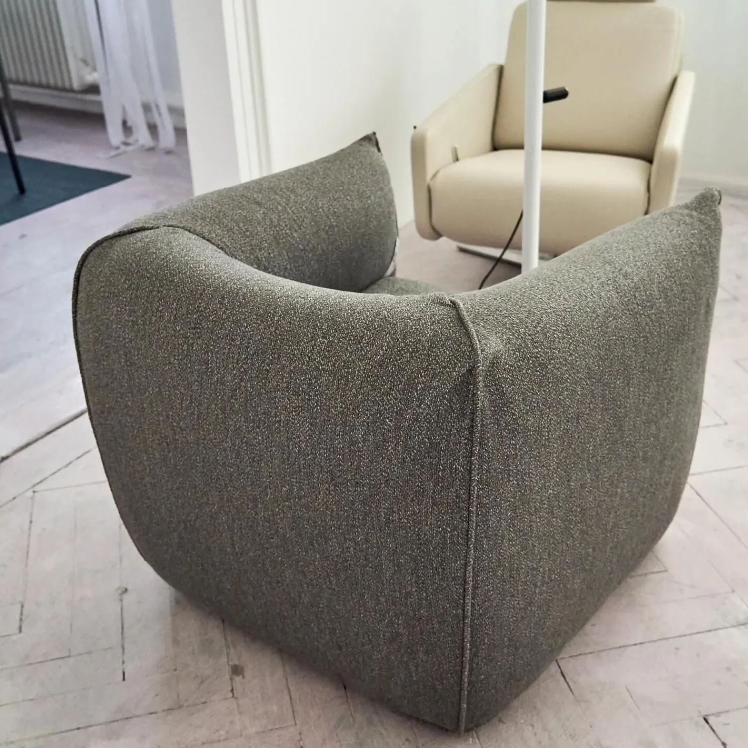 MDF Italia Loungesessel|Sessel Mia Bezugsstoff Dune Grau Basis Drehbar Mit Rückholmechanismus