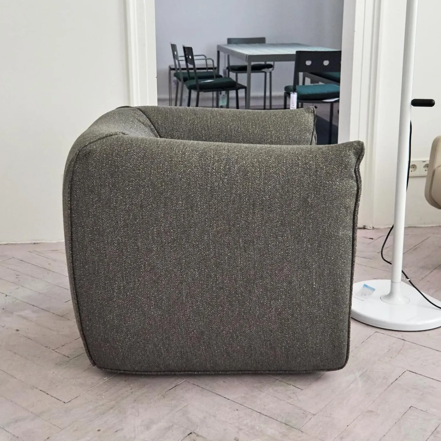 MDF Italia Loungesessel|Sessel Mia Bezugsstoff Dune Grau Basis Drehbar Mit Rückholmechanismus