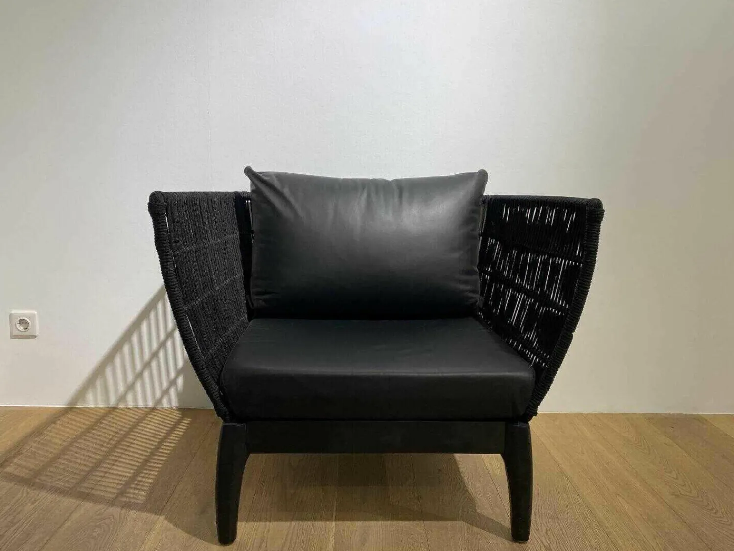 Lambert Relaxsessel|Sessel Miikka Schwarz Leder Netzmaterial Gestell Teakholz Schwarz Gebeizt