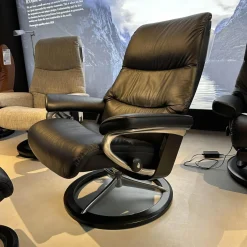 Stressless Relaxsessel|Sessel Mit Hocker View L Signature Bezug Leder Batick Black Schwarz Gestell Schwarz