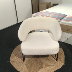 Kare Design Loungesessel|Sessel Peppo Textilgewebe Bouclé Weiß Gestell Metall Schwarz Mit Rückenkissen