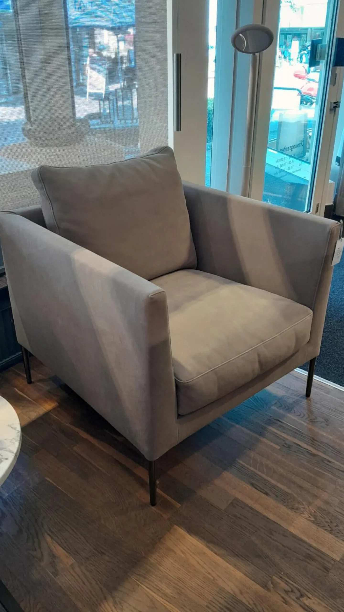 COR Loungesessel|Sessel Pilotis Nubukleder Grigio 684 Grau Füße Metall Chrom Filzgleiter Schwarz