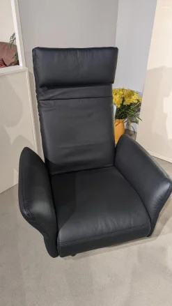 Gruber Relaxsessel|Sessel PTV 1780 Leder Napoli 0500 Schwarz Füße Metall Schwarz Mit Manuell Verstellbarer Fußablage